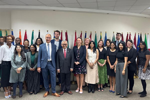 Breaking News – Behind the Newsroom